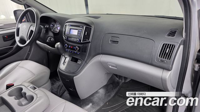 Hyundai Starex — interior