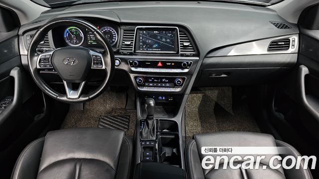 Hyundai Sonata — interior