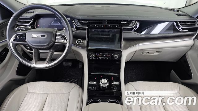 Jeep Cherokee — interior