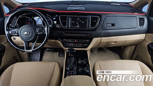 Kia Carnival — interior