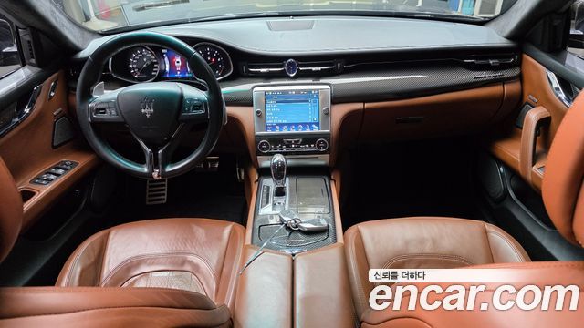 Maserati Quattroporte — interior