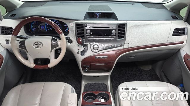 Toyota Sienna — interior