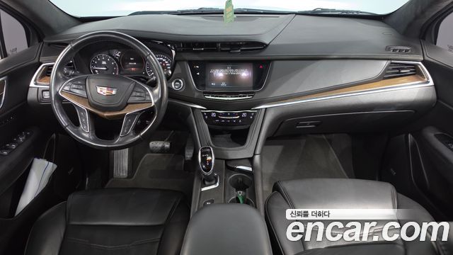 Cadillac XT5 — interior