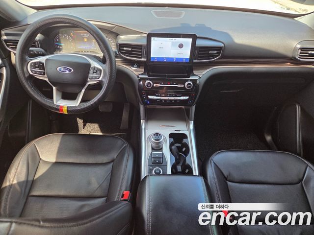 Ford Explorer — interior