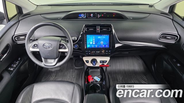 Toyota Prius — interior