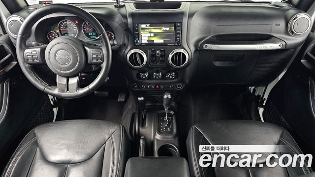 Jeep Wrangler — interior