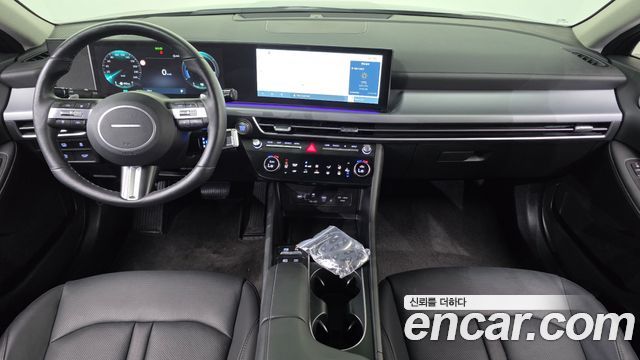 Hyundai Sonata — interior
