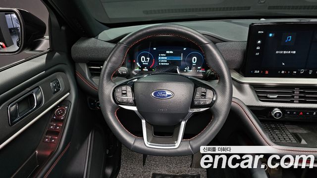 Ford Explorer — interior