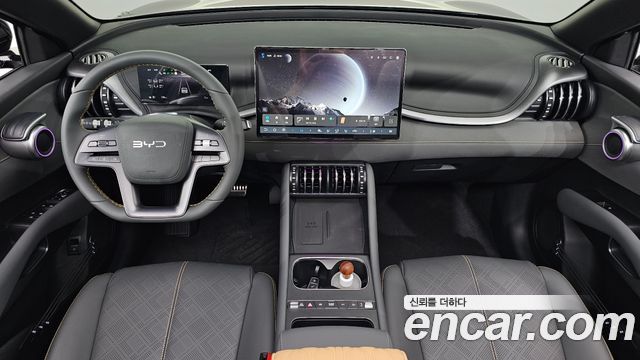 BYD Atto 3 — interior