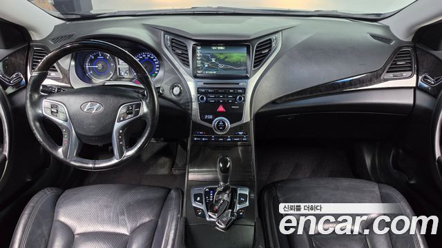 Hyundai Grandeur — interior