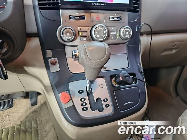 Kia Carnival — interior