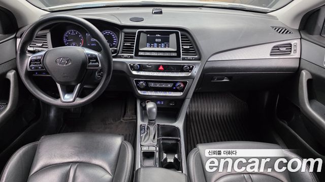 Hyundai Sonata — interior