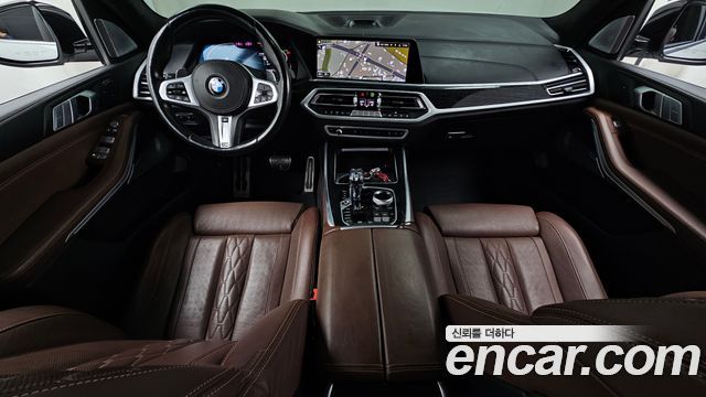 BMW X7 — interior