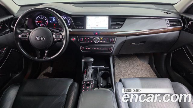 Kia K7 — interior