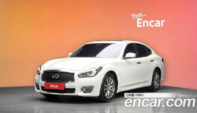 Infiniti Q70