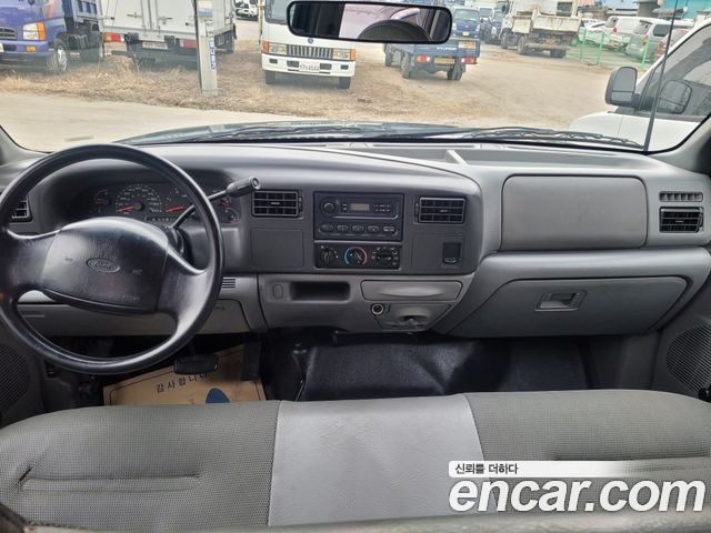 Ford F-350 — interior