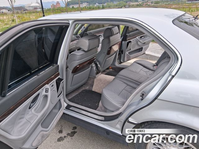 BMW 7 Series — interior