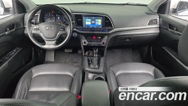 Hyundai Avante — interior