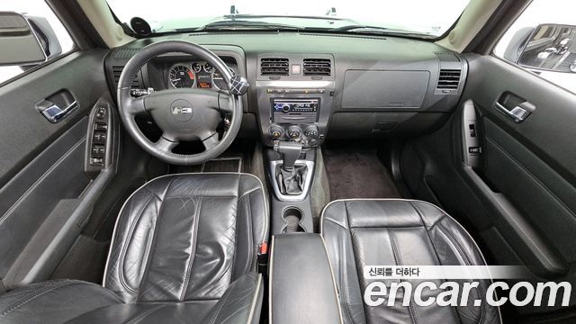 Hummer H3 — interior