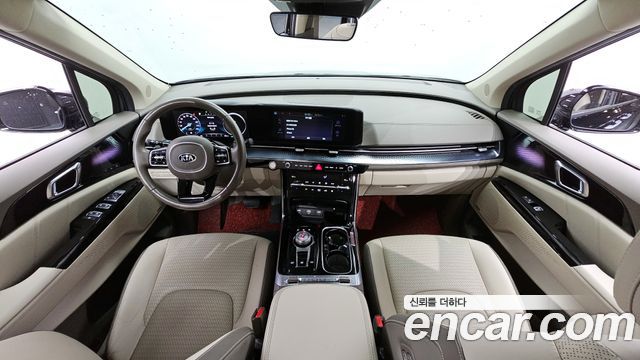 Kia Carnival — interior