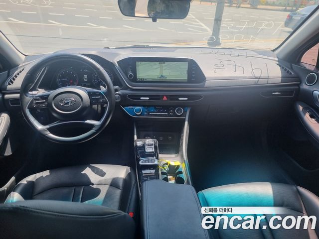 Hyundai Sonata — interior
