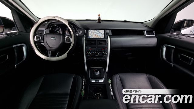 Land Rover Discovery Sport — interior