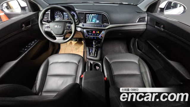 Hyundai Avante — interior