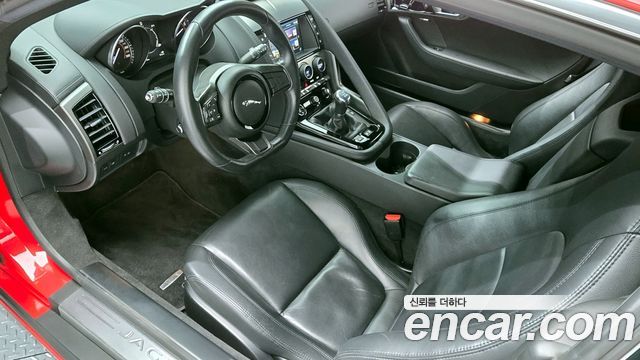 Jaguar F-Type — interior