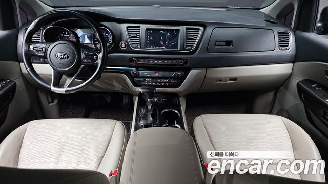 Kia Carnival — interior