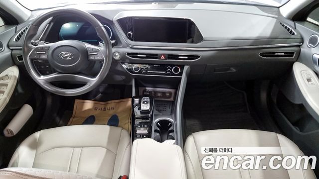 Hyundai Sonata — interior