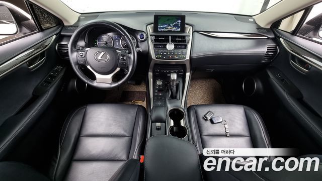 Lexus NX — interior