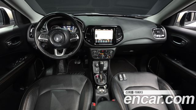 Jeep Compass — interior