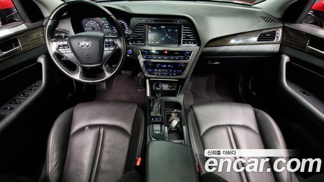 Hyundai Sonata — interior