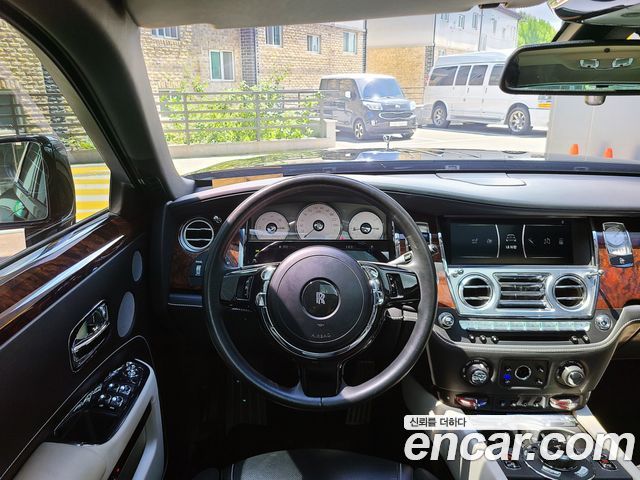 Rolls-Royce Ghost — interior