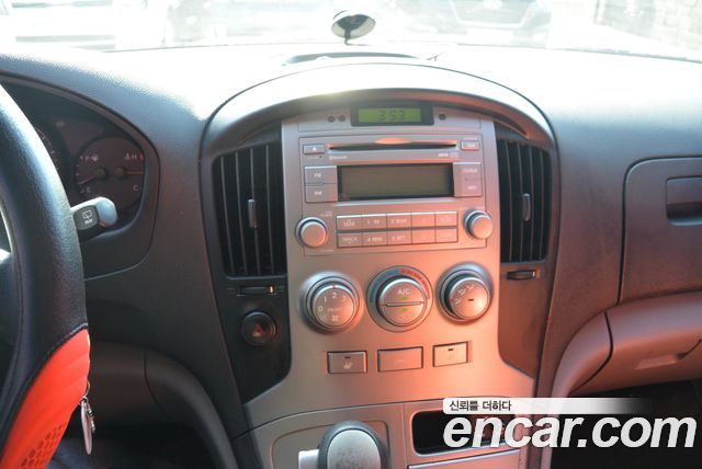 Hyundai Starex — interior