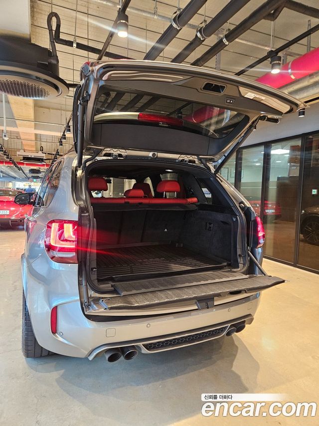 BMW X5M — interior