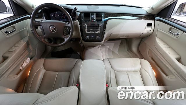 Cadillac DTS — interior