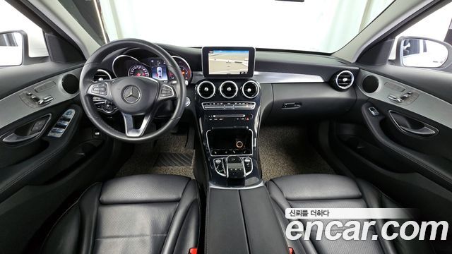 Mercedes-Benz C-Class — interior