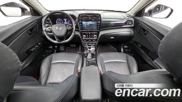 KG Mobility Tivoli — interior