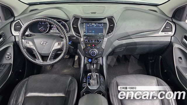 Hyundai Santa Fe — interior