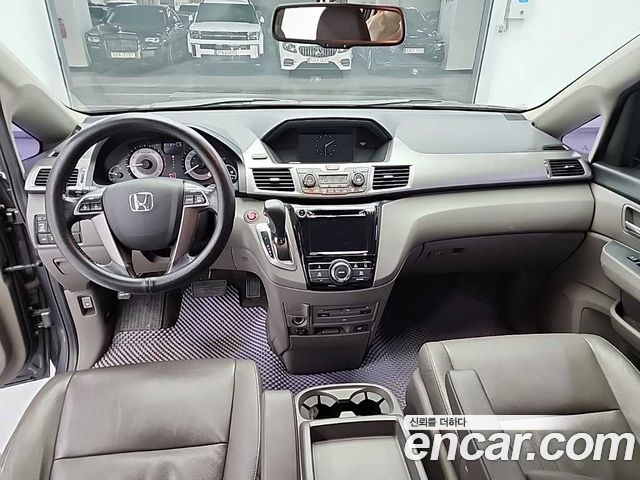 Honda Odyssey — interior