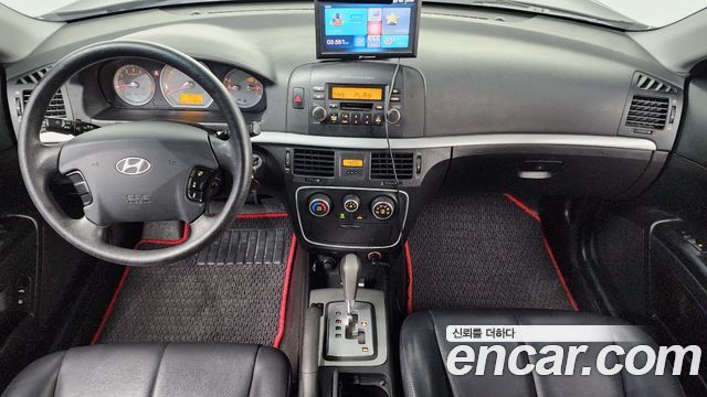 Hyundai Sonata — interior