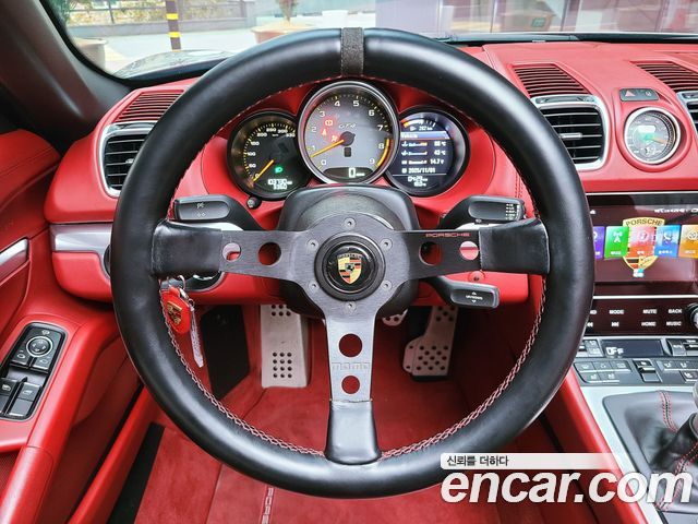 Porsche Boxster — interior
