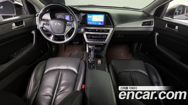 Hyundai Sonata — interior