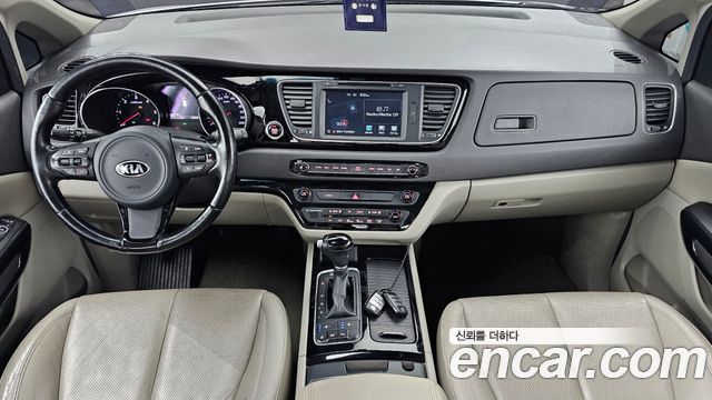Kia Carnival — interior
