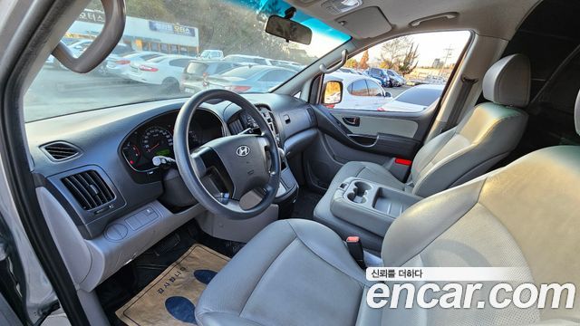 Hyundai Starex — interior