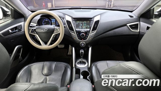 Hyundai Veloster — interior