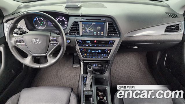 Hyundai Sonata — interior