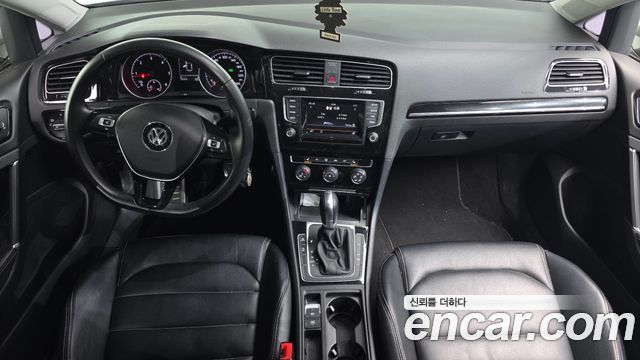 Volkswagen Golf — interior
