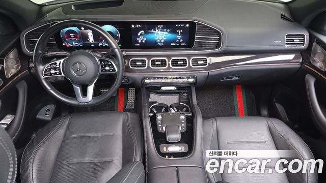 Mercedes-Benz GLE-Class — interior
